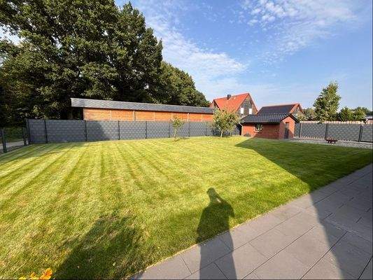 Blick in den hinteren Gartenbereich