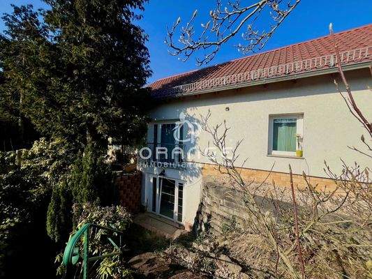 Nebengebäude mit Kellerzugang