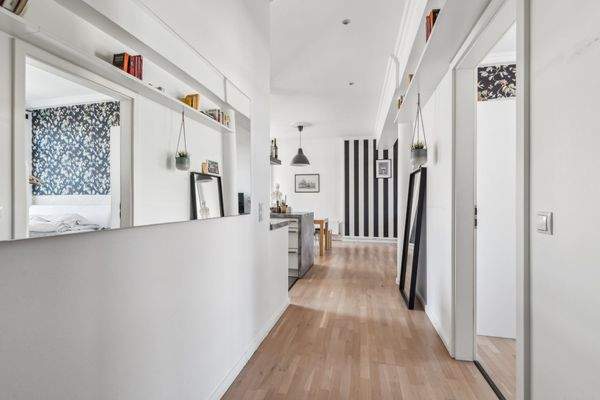 Lichtdurchfluteter Flur