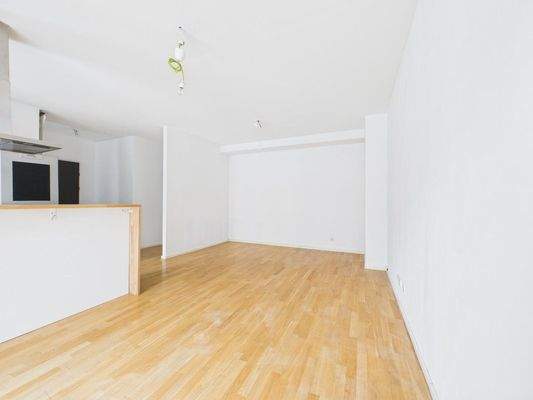 CAM04191G0-PR0076-STILL003