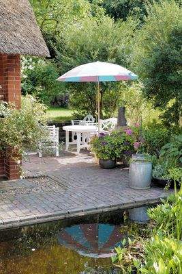 Außenansicht 3 - Terrasse 2 mit Teich