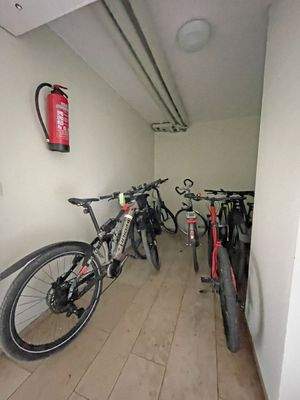 Fahrradabstellplatz im Keller