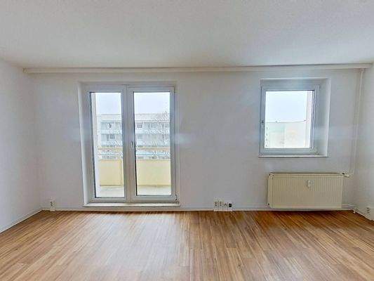 Ansicht II: Wohn- und Esszimmer mit offenem Küchenbereich