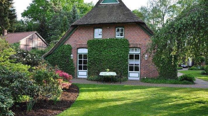 Sommerliche Impressionen des Reetdachanwesens