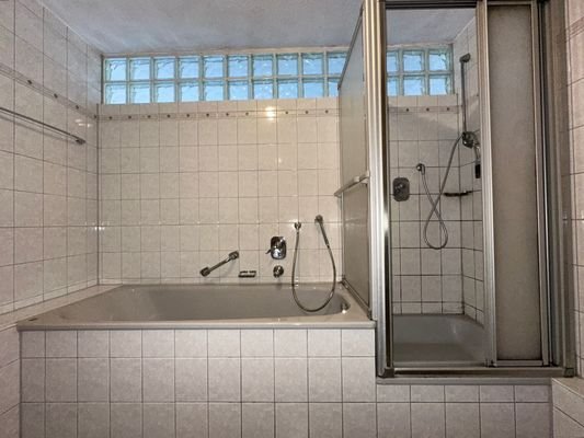 Dusche + Badewanne.jpeg