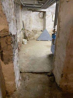 Kellergang mit Blick in den He