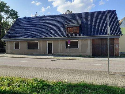 Straßenansicht-Wohnhaus