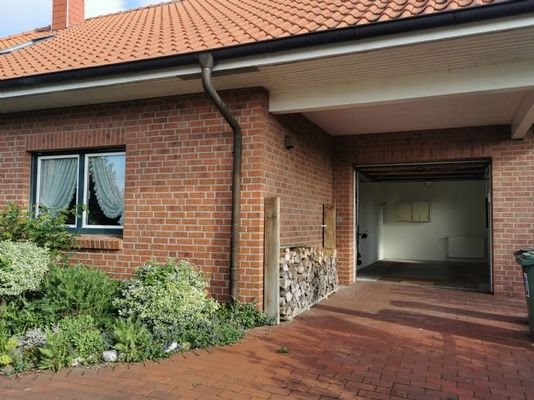 Garage mit Carport