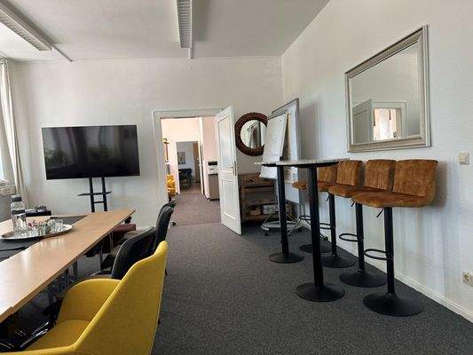 Drei moderne Büroräume