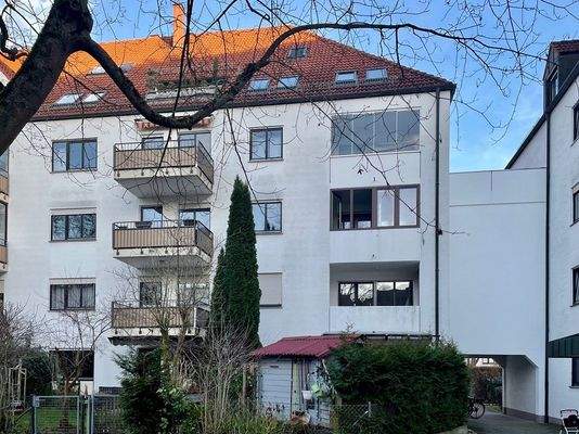 Innenhofansicht mit Loggia 1. Stock.jpg