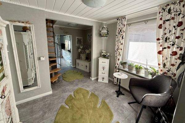 Flur zum hinteren Gebäudeteil