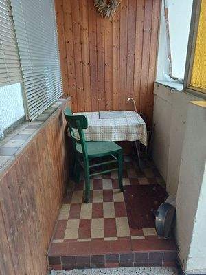 Vorderhaus kleiner Balkon (Wand zum Hinterhaus)