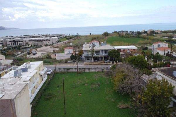 Kreta, Kolymvari: Schönes Grundstück - nur wenige Schritte vom Strand entfernt - zu verkaufen