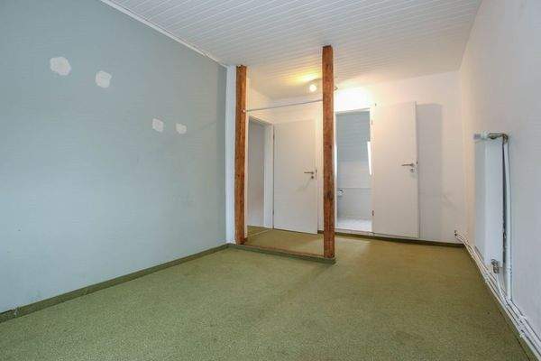 Zimmer mit angrenzendem Bad