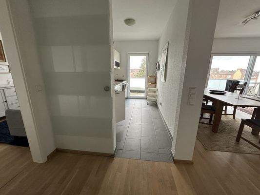 Flurbereich mit Glastür 