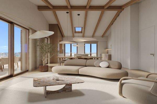 Großzügiger Wohnbereich mitgroßen Fensterflächen