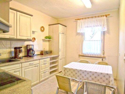 Obergeschoss-Küche mit EBK