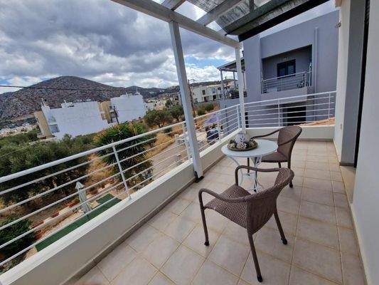 Kreta, Chersonisos: Große Villa am Dorfrand zu verkaufen