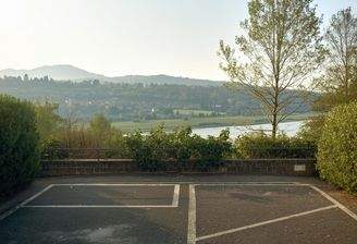 zwei PKW-Stellplätze im Freien in Wincheringen an der Mosel (Deutschland)