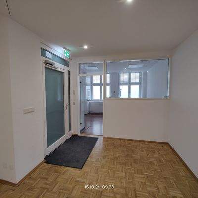 17_Eingang Büroseitig.jpg