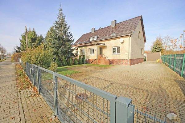 Hausansicht / Straßenseite