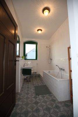 Badezimmer mit Wanne oder auch Dusche 