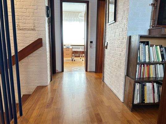 mit 4 Räumen + 2 Bädern.