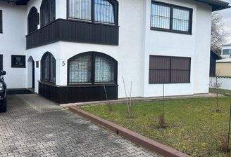 Aussen von Hofeinfahrt