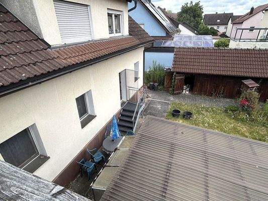 Blick von oben in den Garten