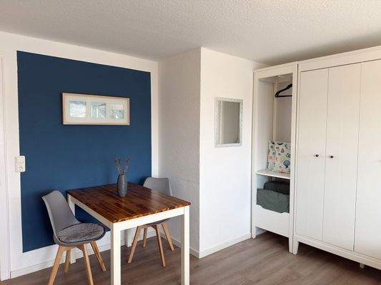 ... mit Platz für einen Kleiderschrank ...