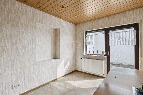 Zimmer mit Zugang zum Balkon