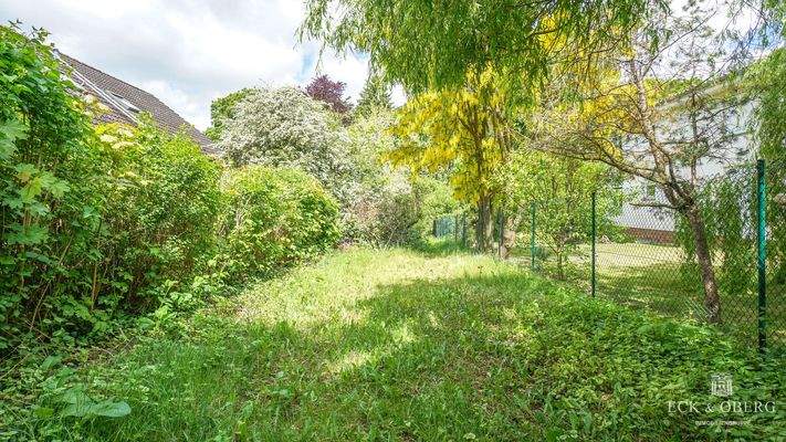 Auffahrt zum hinteren Grundstücksteil