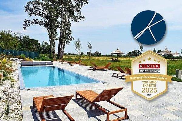 Großes Gemeinschaftspool mit Liegewiese