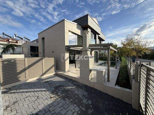 Villa with Pool within Walking Distance of Çalış Beach in Fethiye