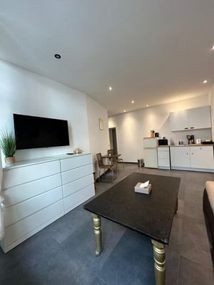 F2 Wohnzimmer 2 mit Küchenblick