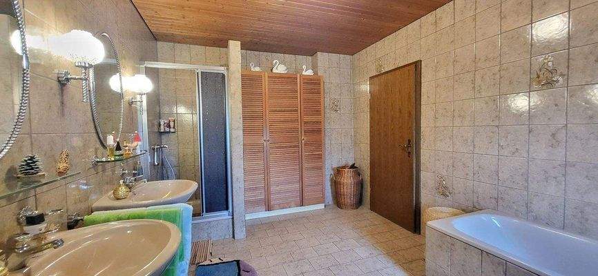 Grosszügiges Badezimmer