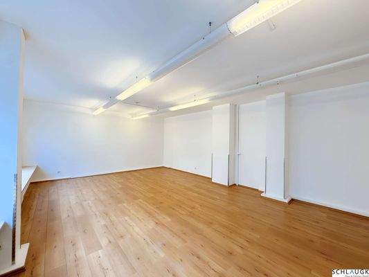 Helle Ladenfläche - Option zur Verbindung mit Büro/Raum 2