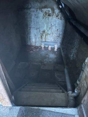 Gewölbe für möglichen Weinkeller