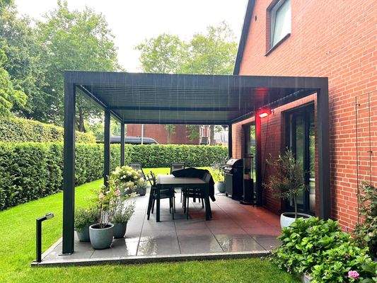 überdachte Terrasse. 2 