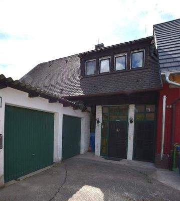 Eingang mit Doppelgarage