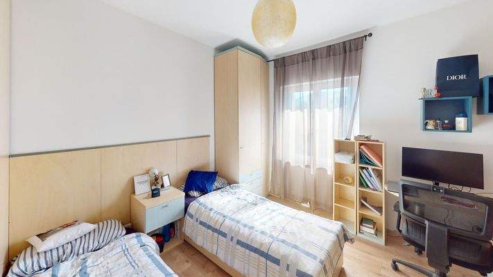 Meran-Merano-Dreizimmerwohnung-trilocale-Balkon-balcone-Keller-cantina-zentral-saniert-ristrutturato-Bonus 110-Böden-pavimenti-Fenster-finestre