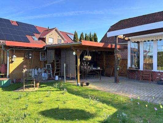 überdachte Sitzmöglichkeit