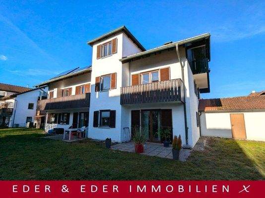 Südostansicht des gepflegten Mehrfamilienhauses