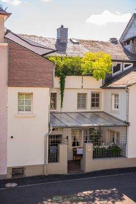 Rückseitige Darstellung - überdachter Hof