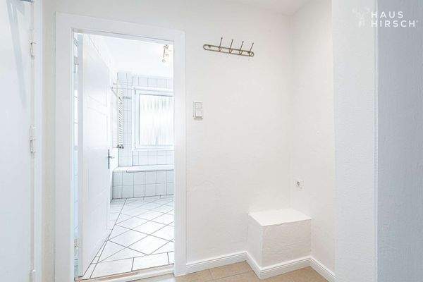 Eingangsflur Blick Badezimmer