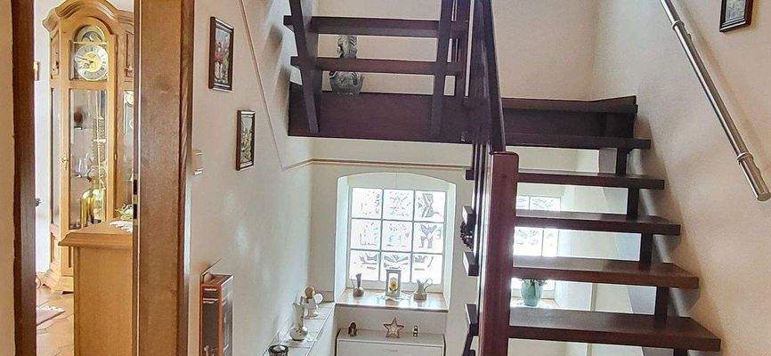 TREPPENAUFGANG ZUM OBERGESCHOSS 