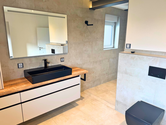 EG | Tageslichtbad mit Dusche und WC