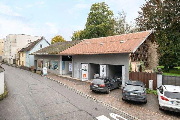 Zentrale Lage mit Stellplätzen