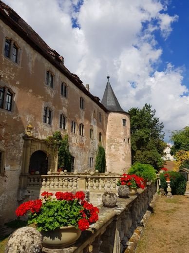 Ihr RENAISSANCE - SCHLOSS -  50 km nordwestlich von NÜRNBERG  -  ca. 5 km entfernt von der 