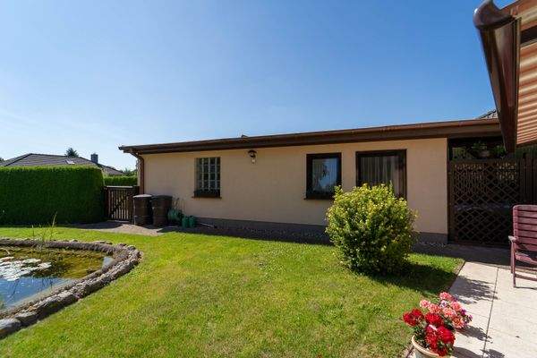 Außenansicht + Garten